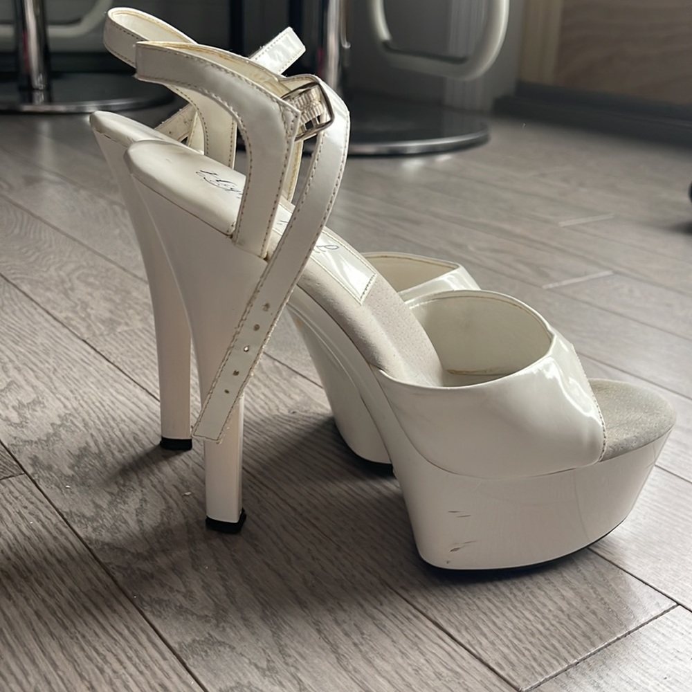 White High Heels - Picture 5 of 7